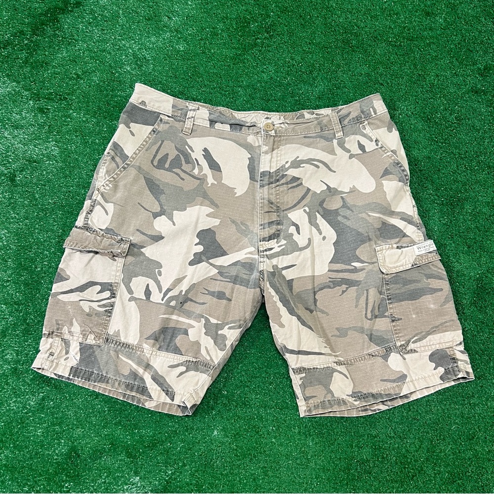 Wrangler Men's Tan Camouflage Cargo Shorts